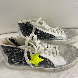 Steve Madden High Top Snakeskin w/yellow star